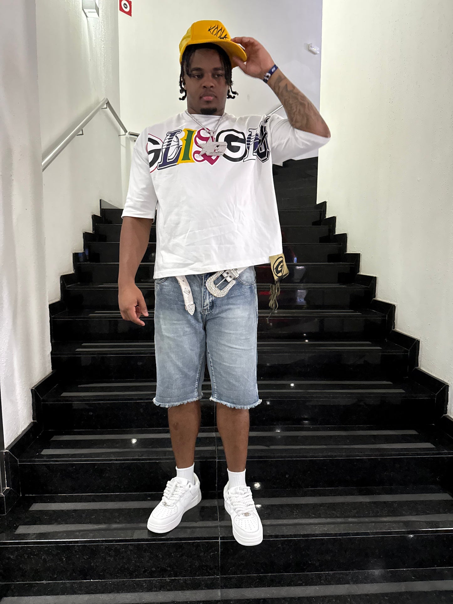(2) GLISGLO DIFFERENT LOGO WHITE OVERSIZED CROPPED TEE